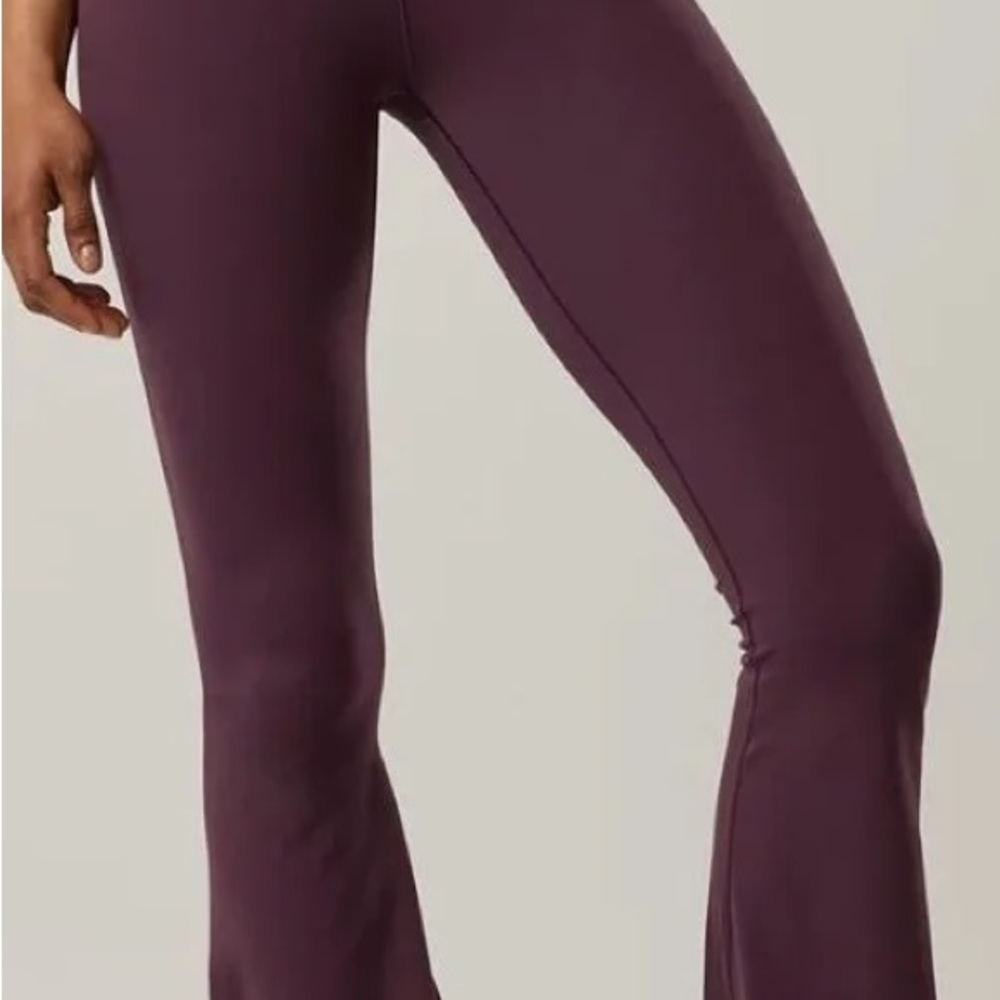 POPFLEX Crisscross Hourglass Flared Legging- Winter Plum - Picture 3 of 6